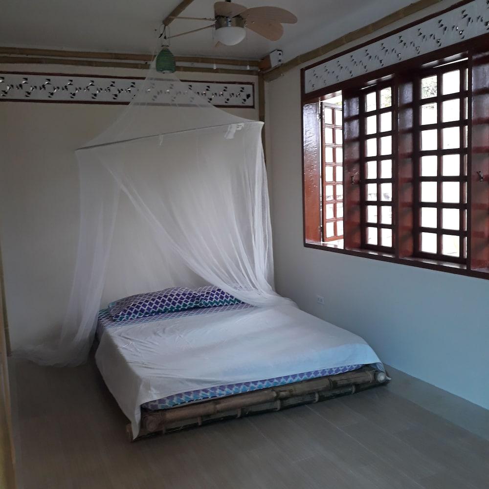 Bahay Isla Sanctuario