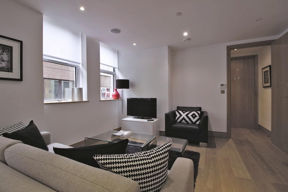 Red Lion Court by Servprop