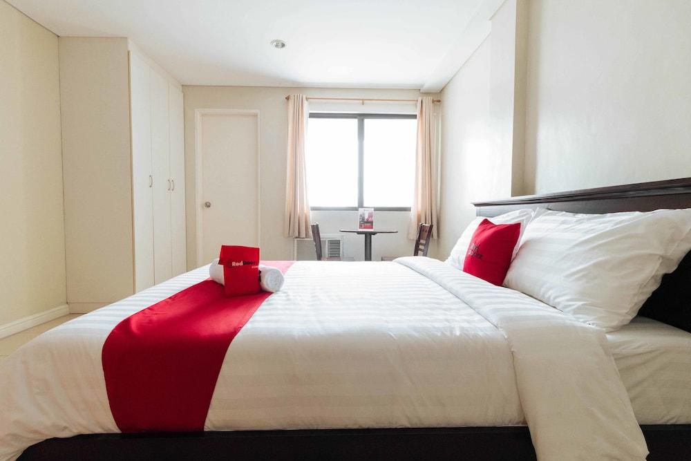 RedDoorz Plus near Capitol Commons