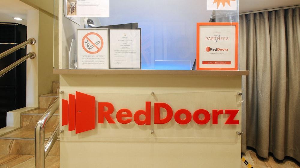 RedDoorz @ Hotel Rosemarie