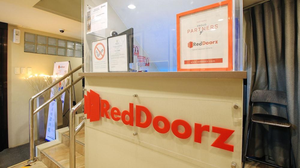 RedDoorz @ Hotel Rosemarie
