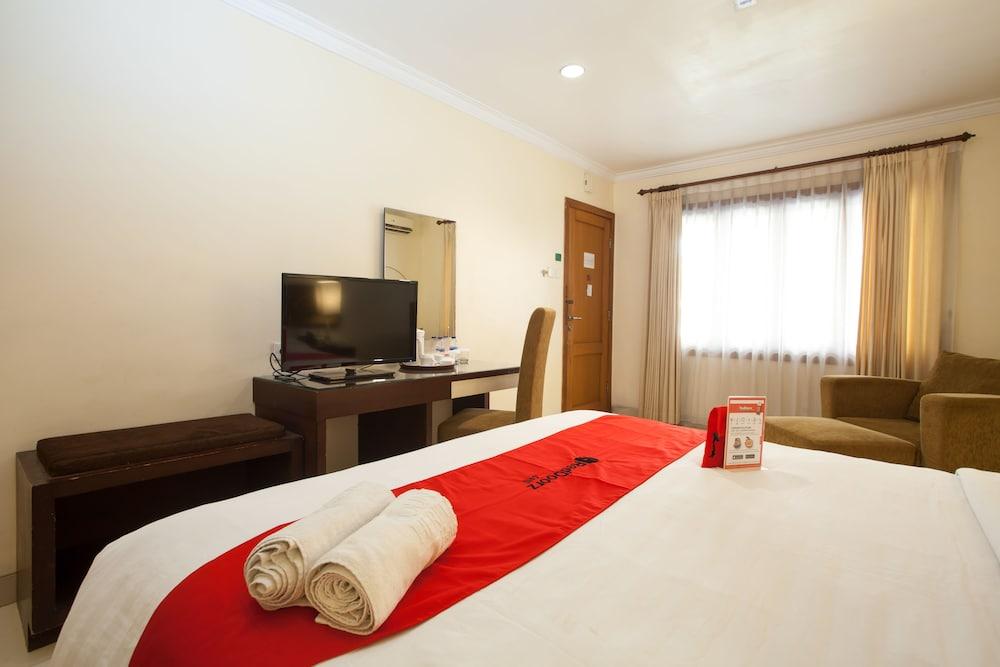 RedDoorz Premium @ Raya Nginden