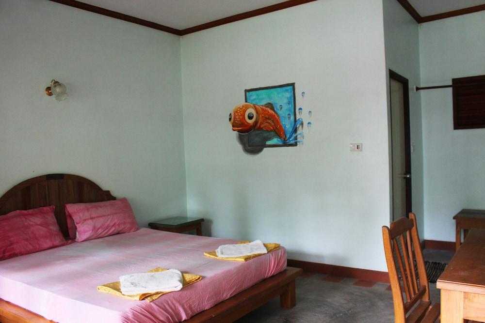 Chill Out Bar and Bungalows