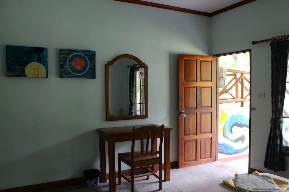 Chill Out Bar and Bungalows