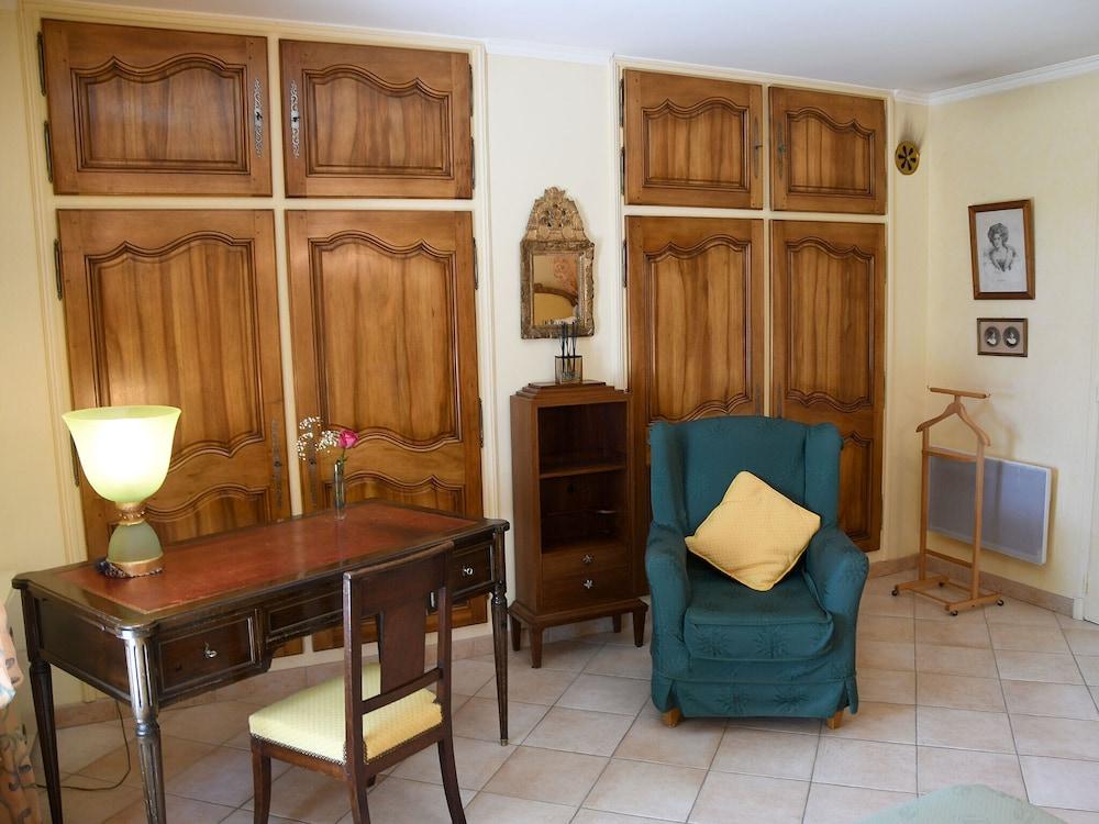 Les Chambres d'Adeline B&B