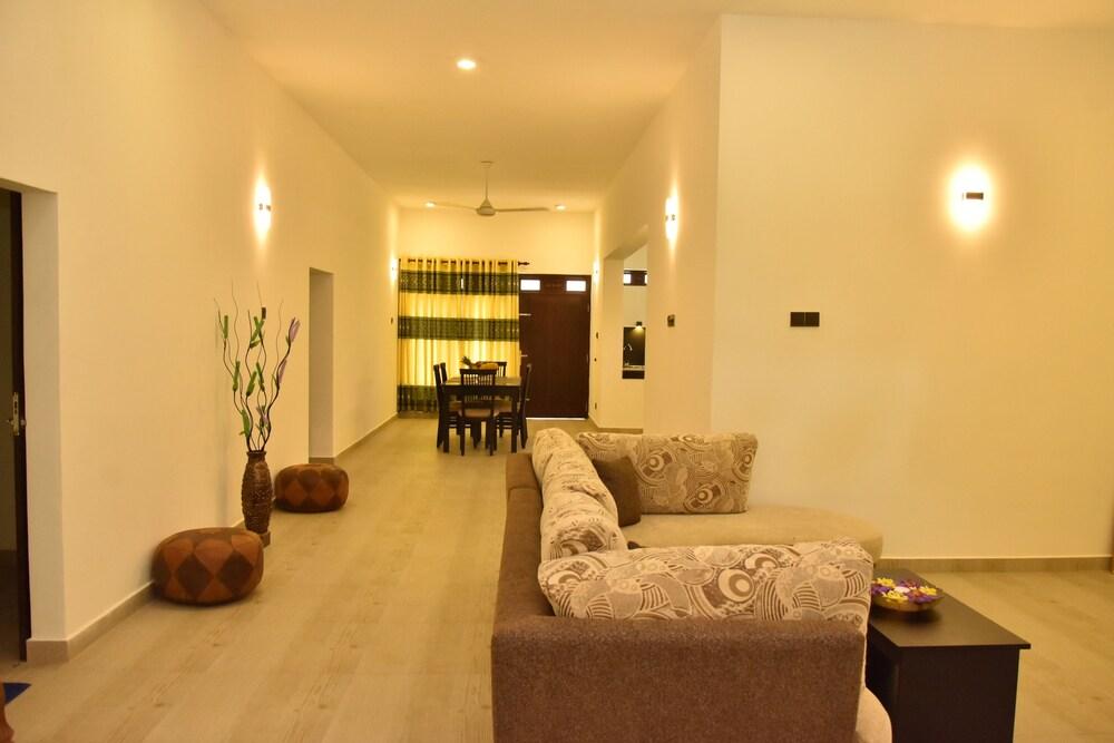 Aurora Four Seasons Villa & Spa