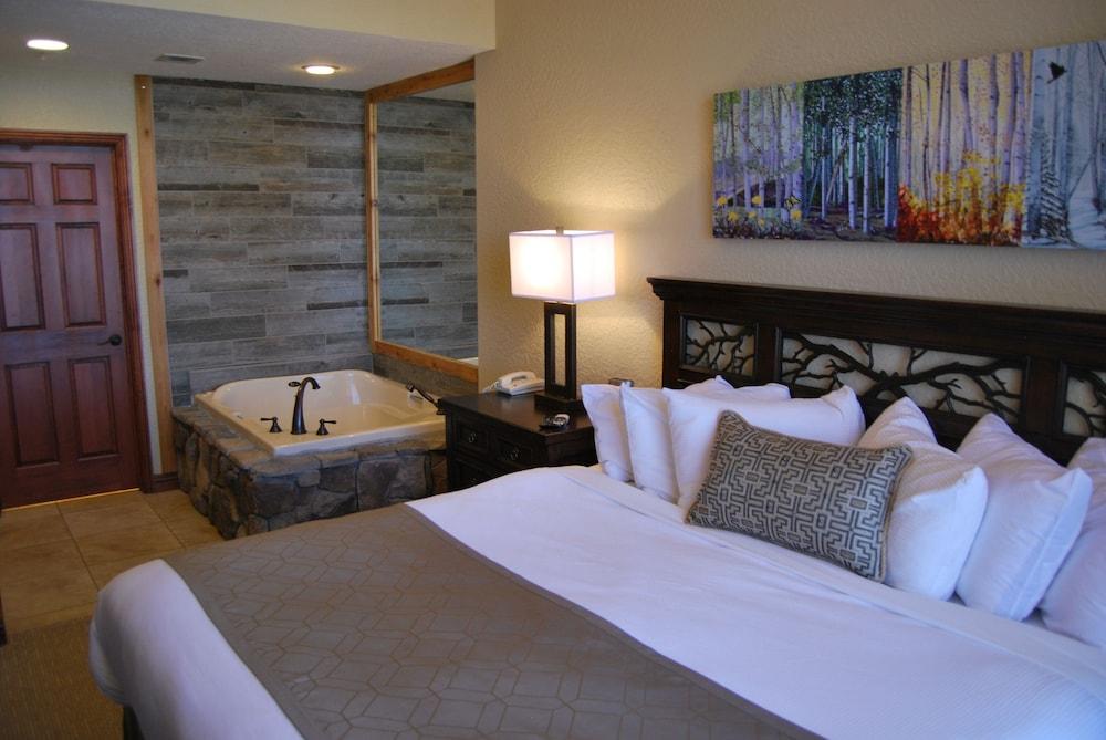 White Pines 2-BD at Westgate - Boa