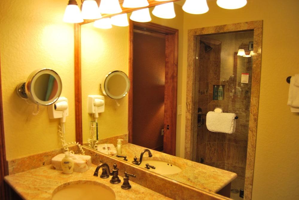 White Pines 2-BD at Westgate - Liberty