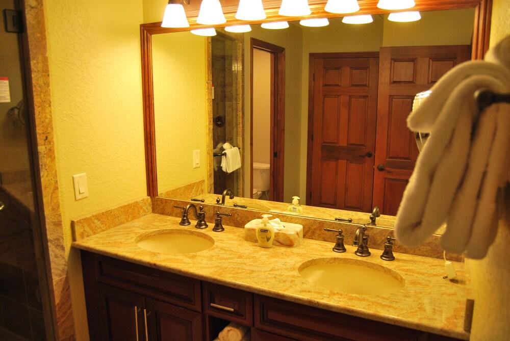 White Pines 2-BD at Westgate - Eureka