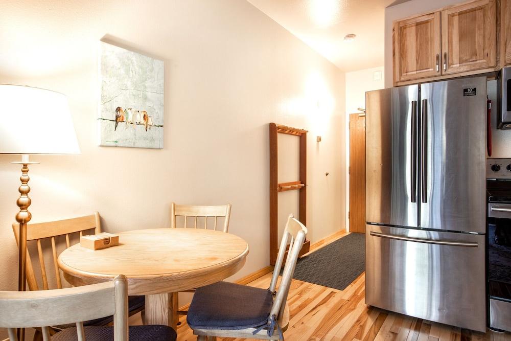 White Pines Prospector Square Studio Suite