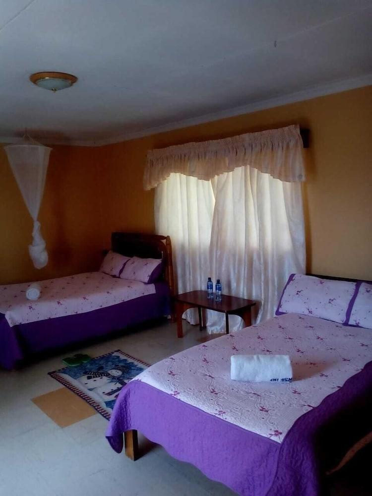 Racecourse Inn Hotel