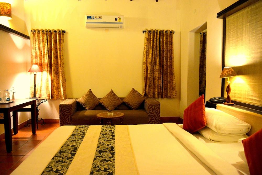 Kadkani Riverside Resort