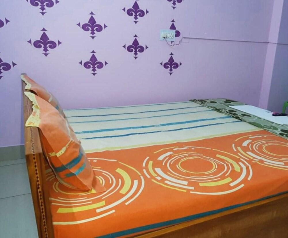 Goroomgo Gokul Anand  Bhawan Puri