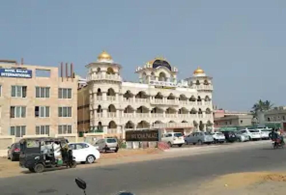 Goroomgo Royal Palace Puri