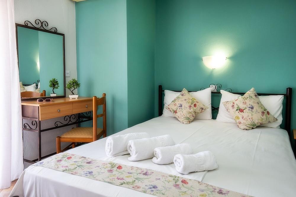 Famelia Studios Lampiris