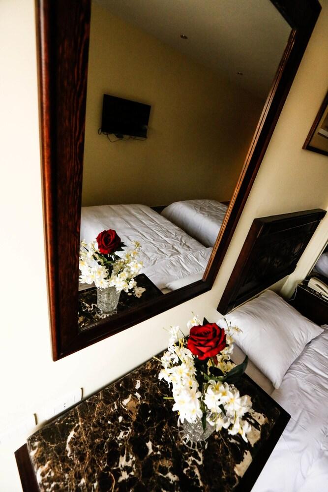 Sphinx Golden Gate Inn