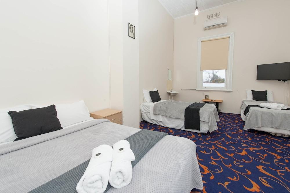 Riverina Hotel