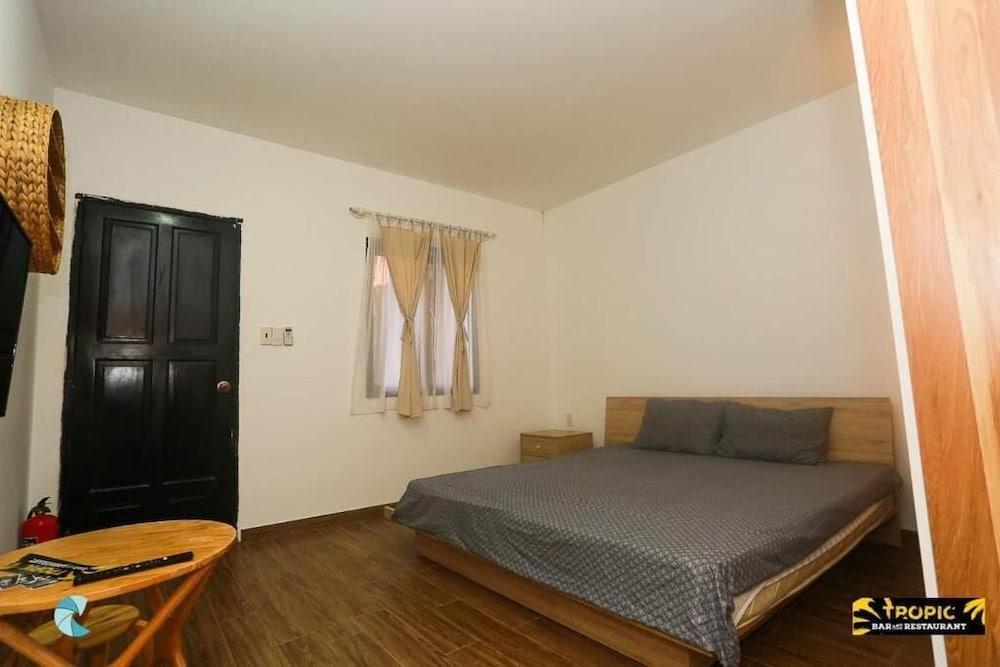 Tropic Hostel and Restaurant