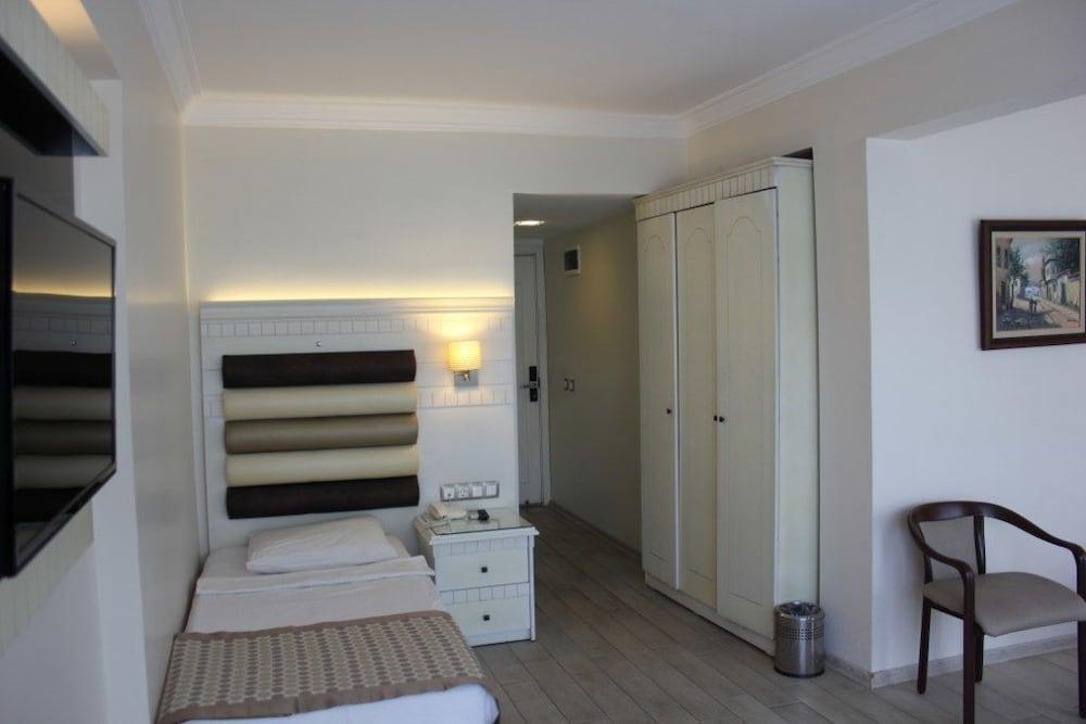 IQ Marmaris Hotel