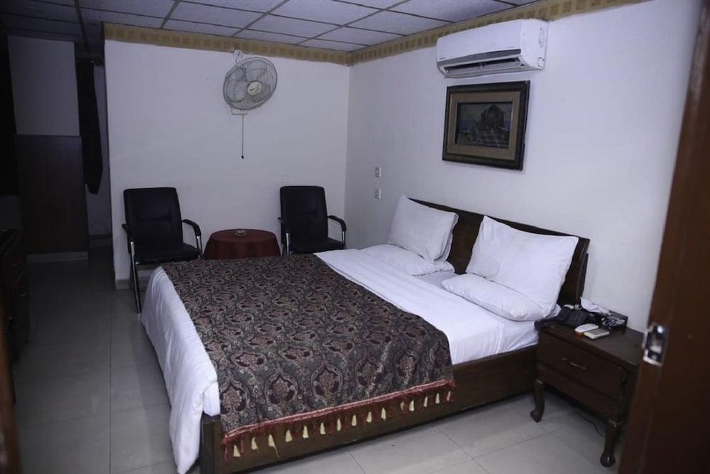 Mars Hotel Lahore