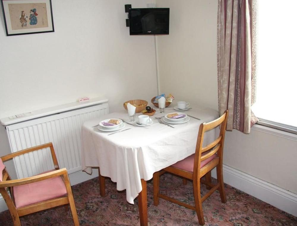 Dove Court Mini Lodge