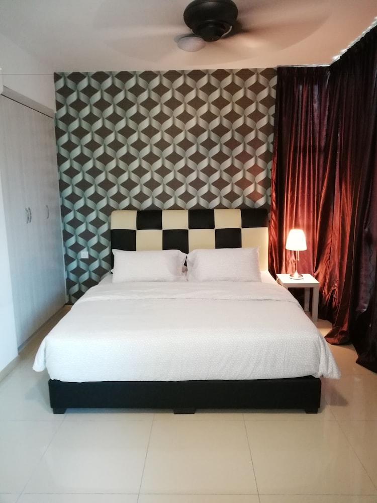 Lawang Suite 1 Bedroom Corner Apartment