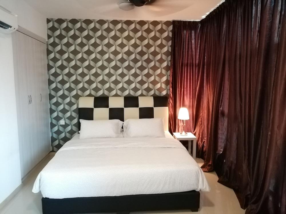 Lawang Suite 1 Bedroom Corner Apartment