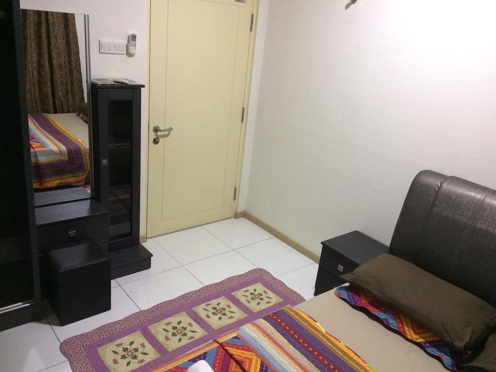 Lawang Suite Basic Roomstay