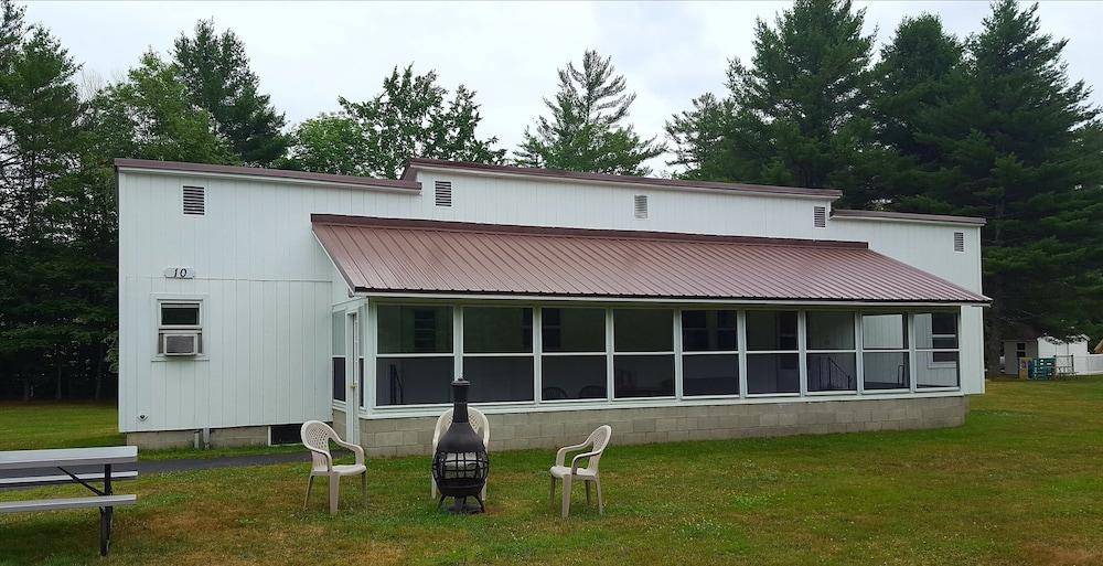 Riverbank Motel and Cabins
