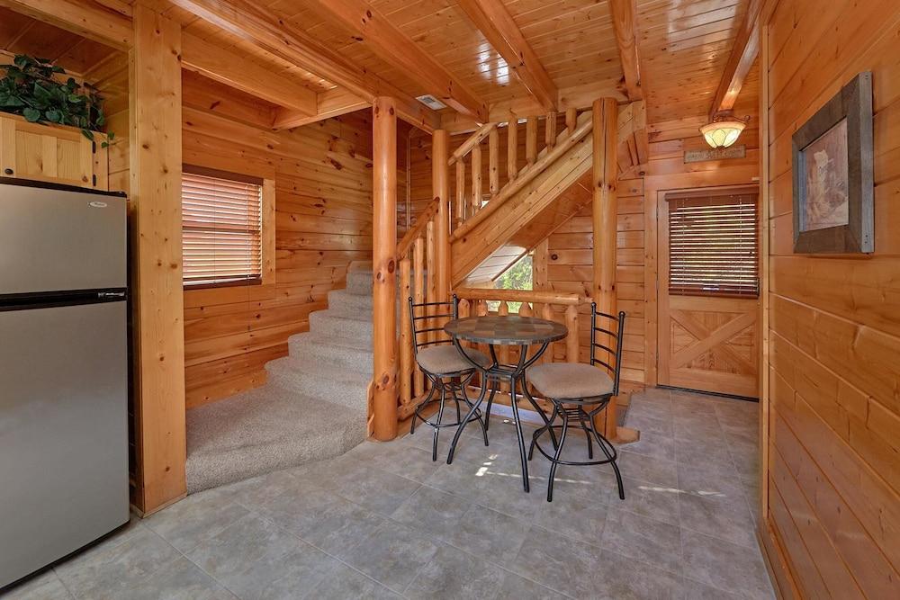 Legacy Vista Apartment 2