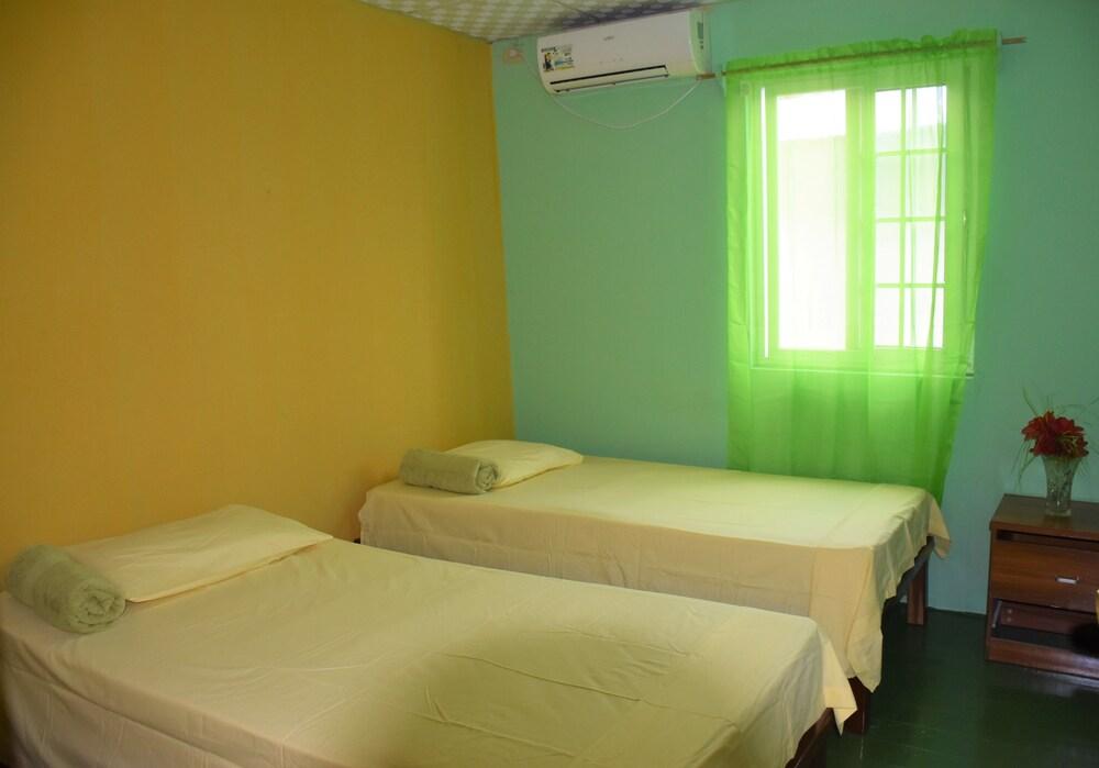 Hostal Green Coast - Hostel