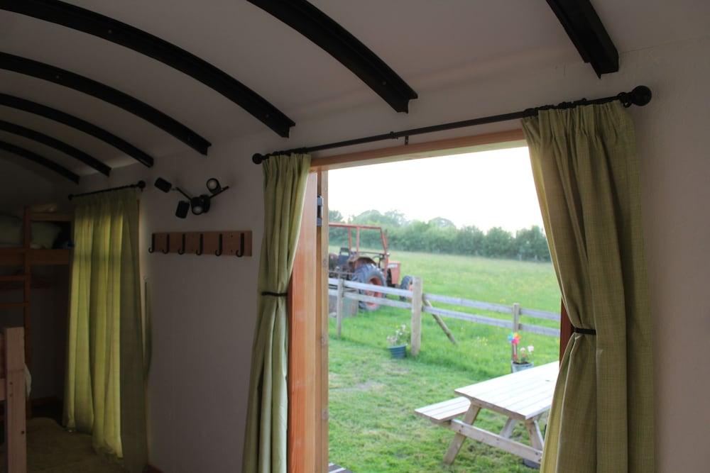 Greenacres Self Catering Railway Wagon-Glamping