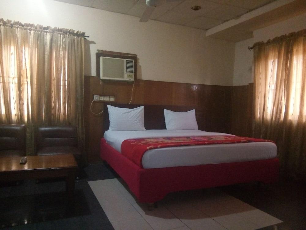 Progandy Guest House - Main