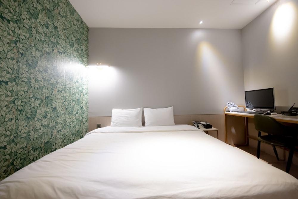 Hound Hotel Seomyeon - Bumcheon