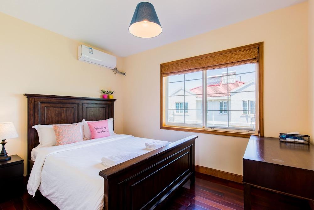 Cambridge Villa with 5 BRs