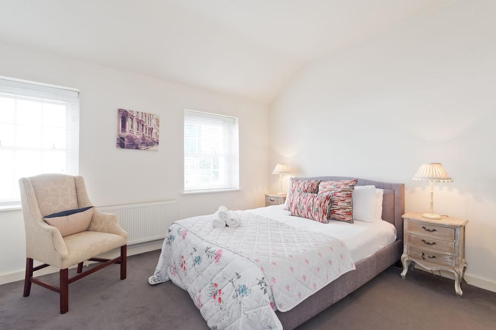 John Lennon Suite - hiphipstay