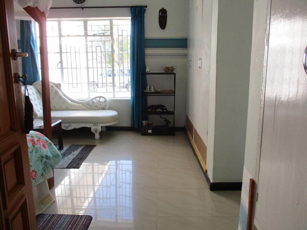 Blue Lagoon Lodge Blantyre