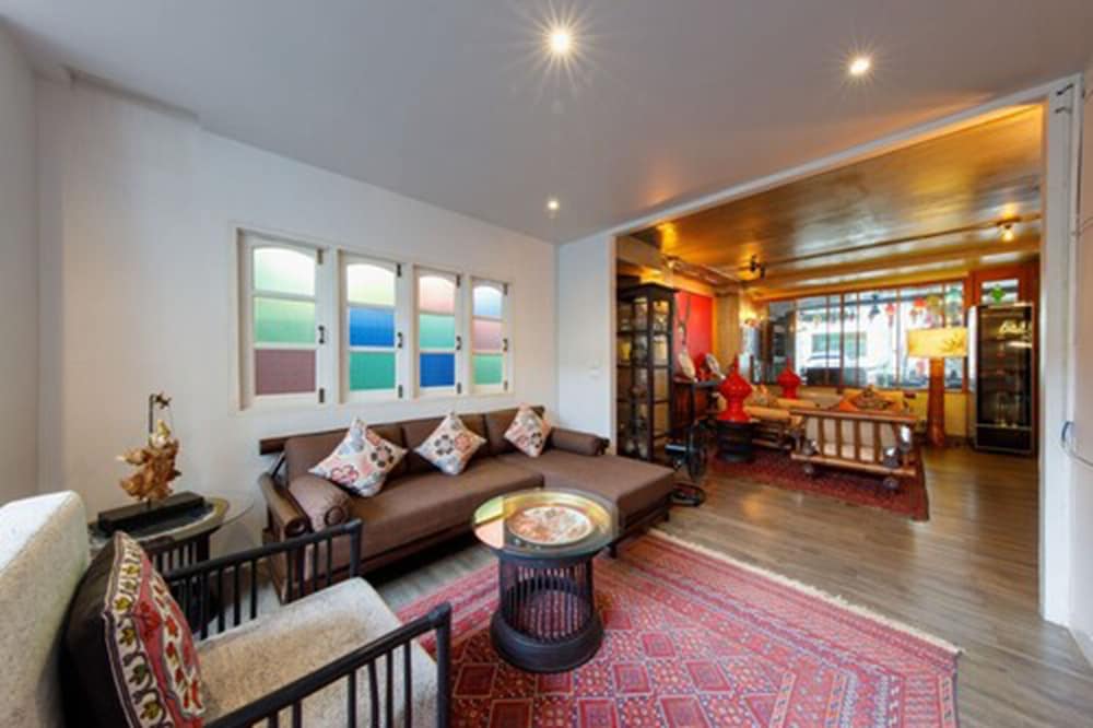 Chala Number 2 Art and Gallery House