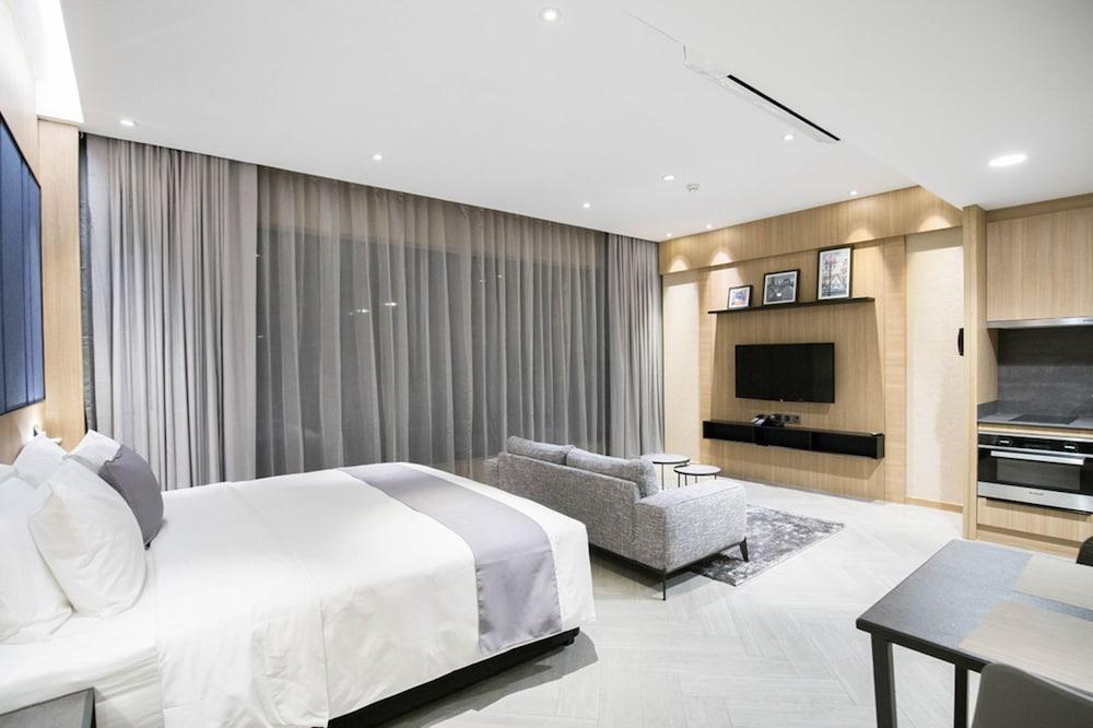 One Residence Hotel & Apartment