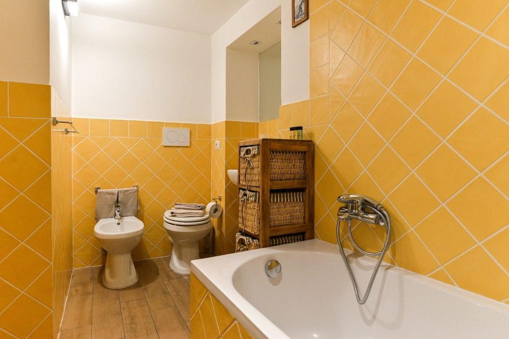 Spanish Steps Studio Apartment