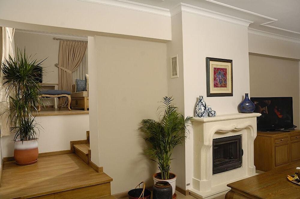 Cesme Marina Konukevi