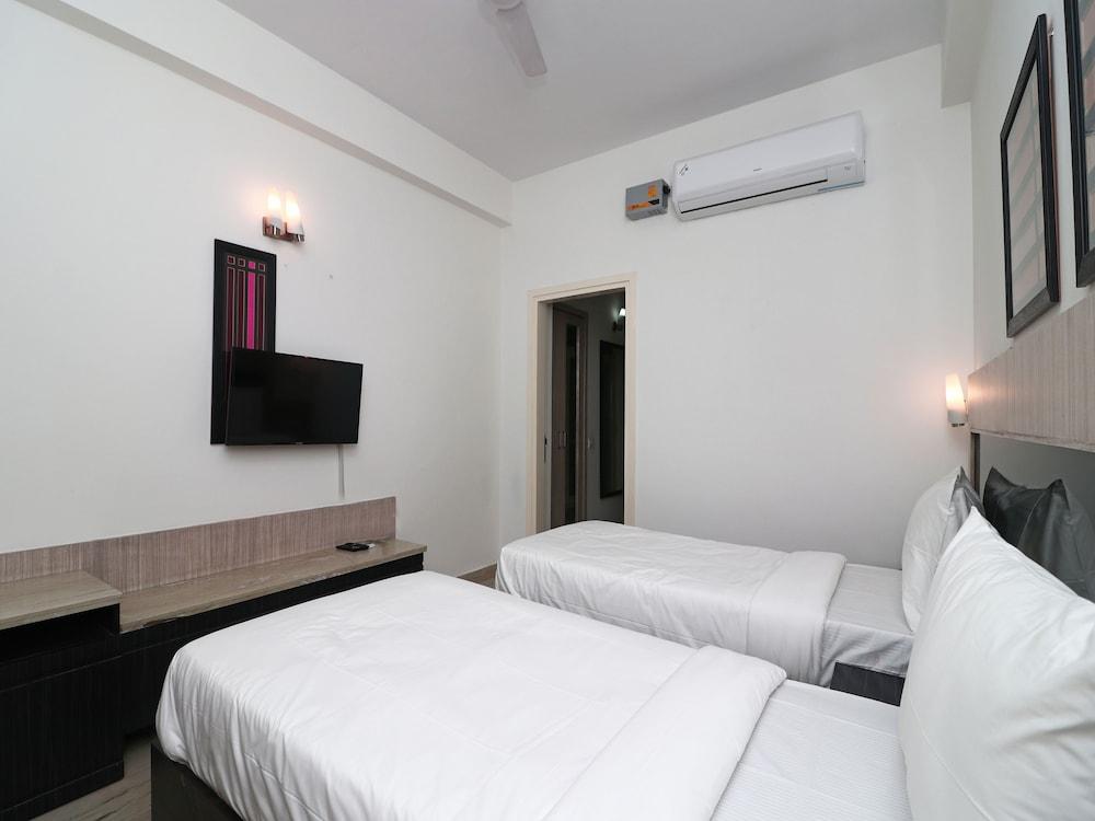 OYO 20016 SilverKey Huda City Centre