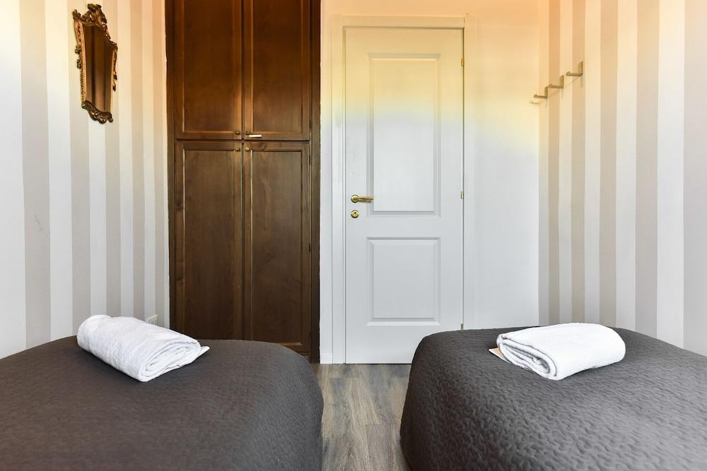 Pantheon View from Terrace Apartment