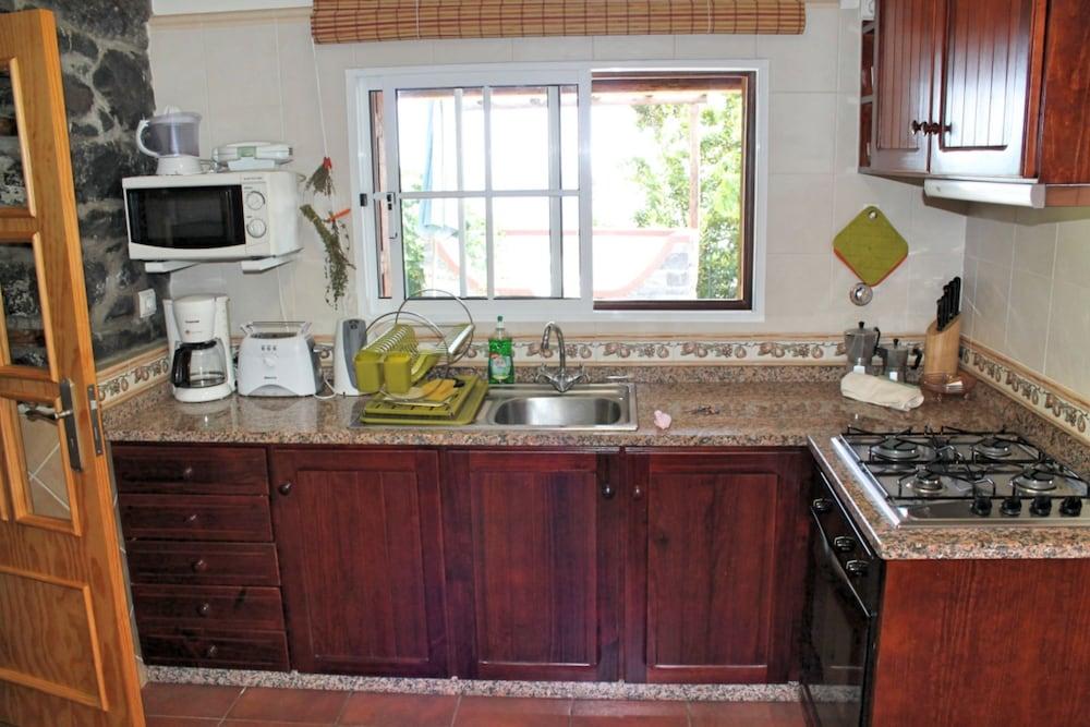 Stonecliff Cottage by Our Madeira