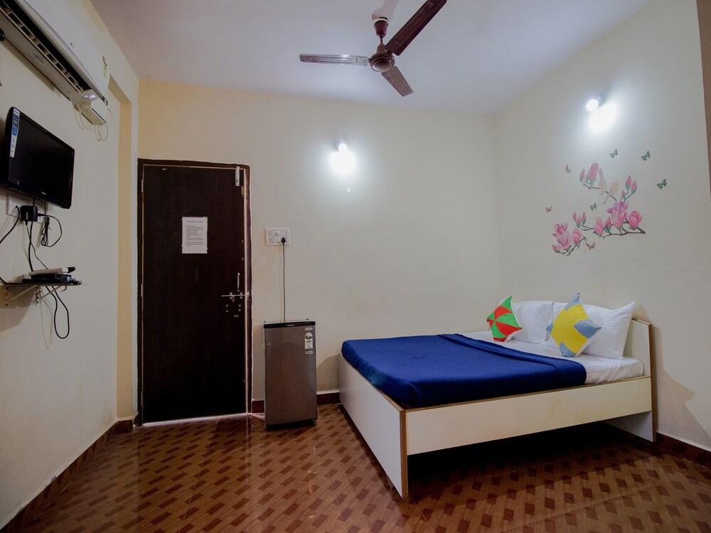 OYO 14449 Home Galaxy Studio Calangute