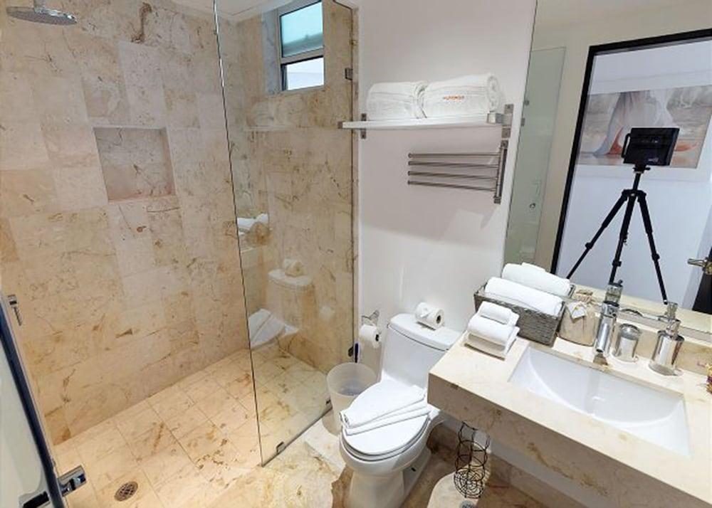 Elements 117 by Tripintravel