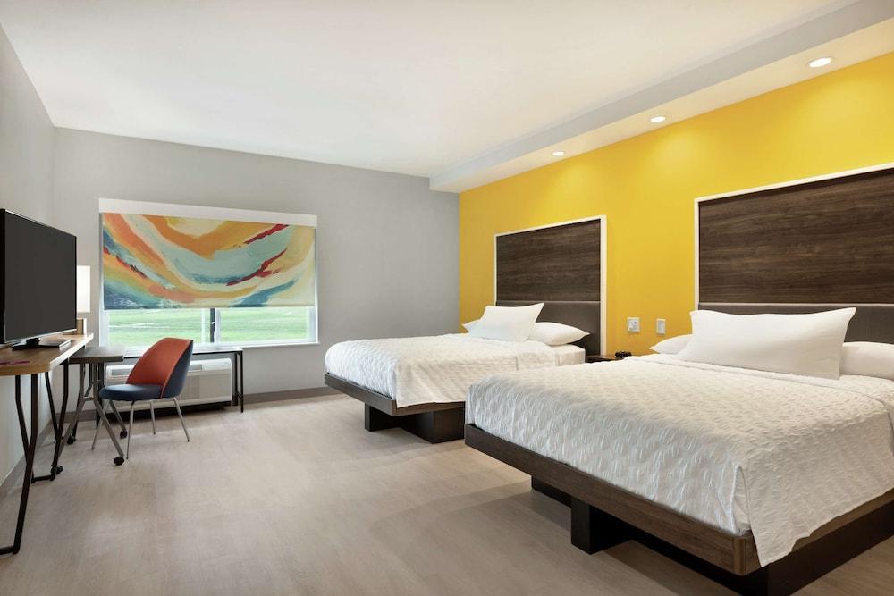 Tru by Hilton Houston Webster NASA