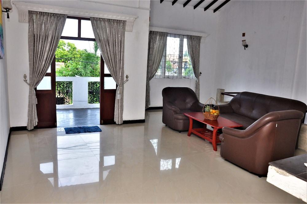 Chrish Residence Negombo