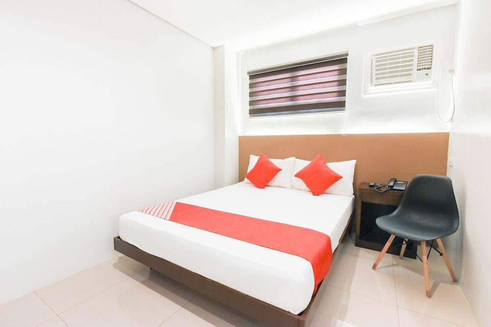 OYO 111 The Chipper Hotel