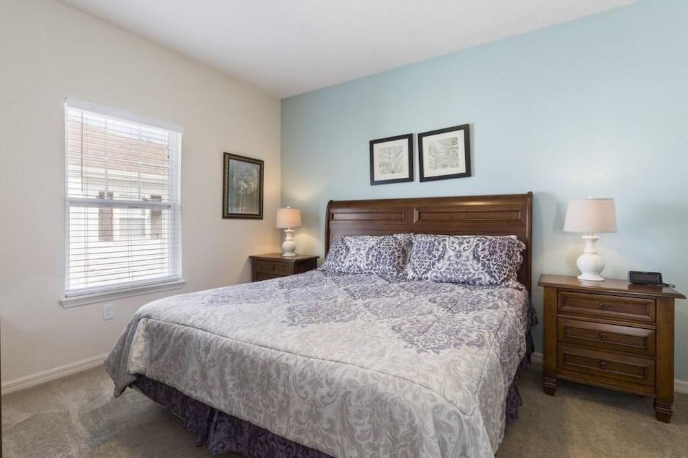 Villa Gusta - Lucaya Village